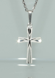 Strieborný krížik na krk SZK004