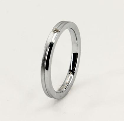 Minimalistický prsteň z chirurgickej ocele s diamantom GRSD25