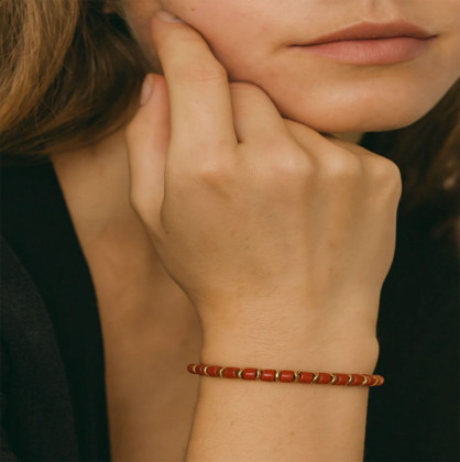 Náramok s červeným minerálom BSS1085R