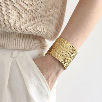 Pozlátený náramok bangle z chirurgickej ocele MBSG19GD