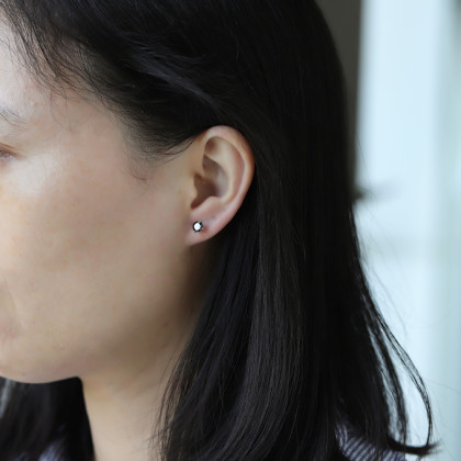 Oceľové náušnice kôstky so zirkónmi ESJ02BK