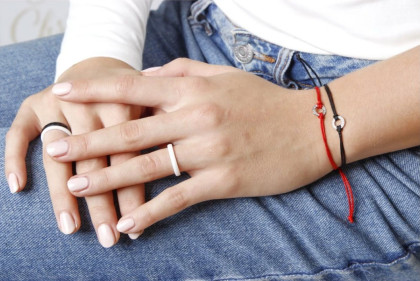 Minimalistické náramok zo zlata a nylonu