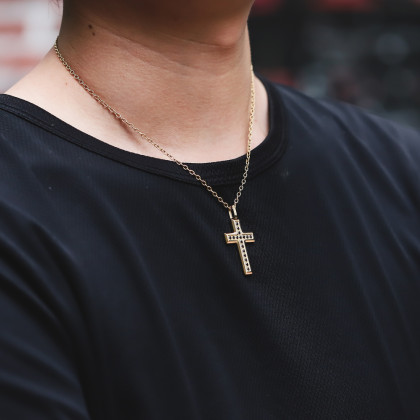 Pozlátený prívesok z chirurgickej ocele krížik + retiazka PSS1245GD