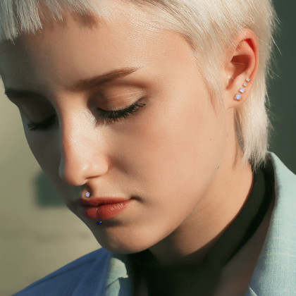 Titánový piercing do brady s umelým opálom SET23LI7