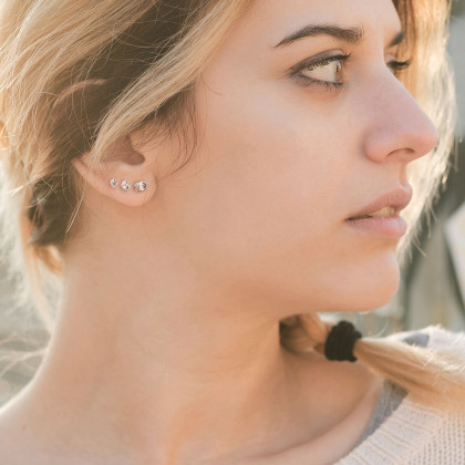 Náušnice so zirkónmi kôstky z chirurgickej ocele 3690