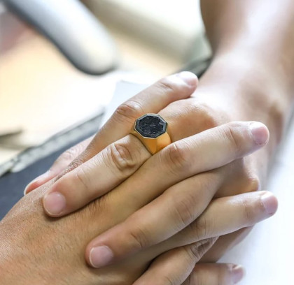 Pozlátený pánsky prsteň z chirurgickej ocele RSS1077