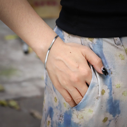 emný oceľový náramok pre ženy BSS1000ST