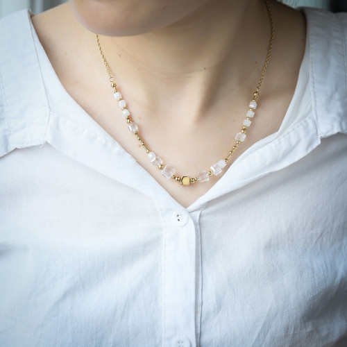 Zlatý náhrdelník z chirurgickej ocele a sklenených korálikov NSS714GD