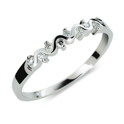 Strieborný prstienok so zirkónmi 2086