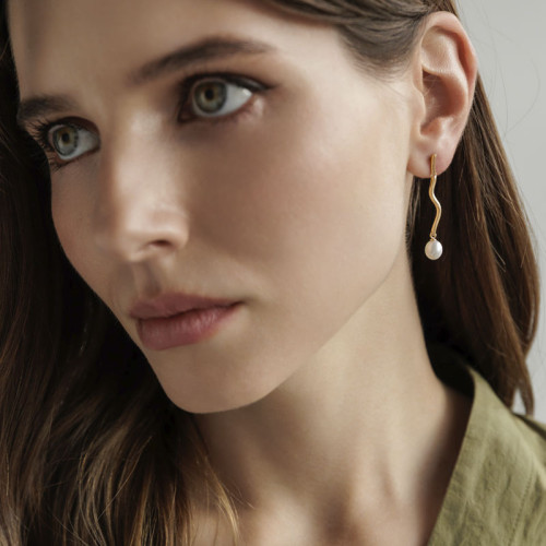 Strieborné visiace pozlátené náušnice perly SK26106GY