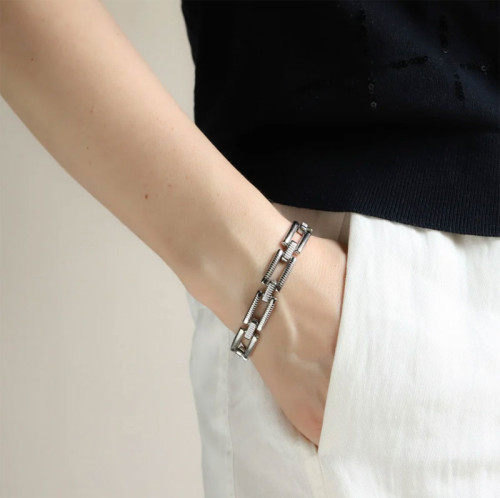 Netradičný dámsky náramok z chirurgickej ocele MBSS215