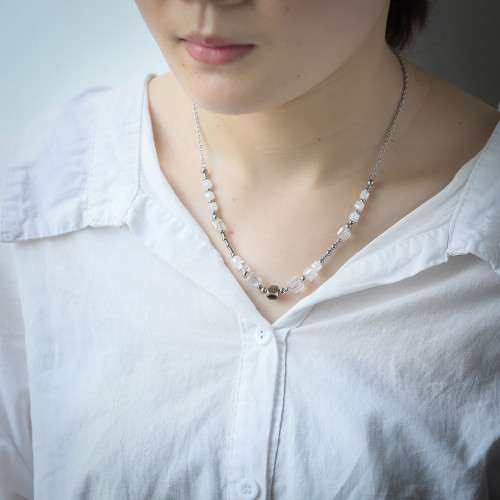 Náhrdelník z chirurgickej ocele so sklenenými korálkami NSS714ST