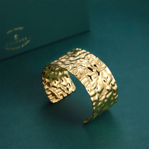 Stylový náramek bangle z chirurgické oceli MBSG18GD