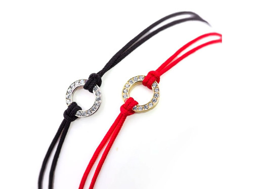 Moderné náramky zo zlata a nylonu